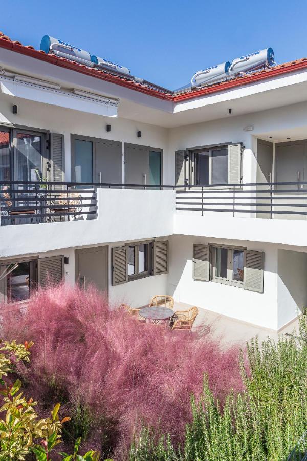 Araliki Suites ポリフロノ エクステリア 写真