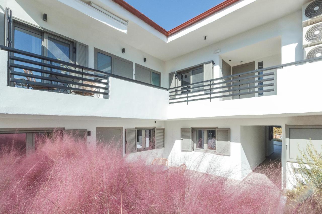 Araliki Suites ポリフロノ エクステリア 写真